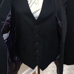 Perry Ellis men’s suit jack with with vest.